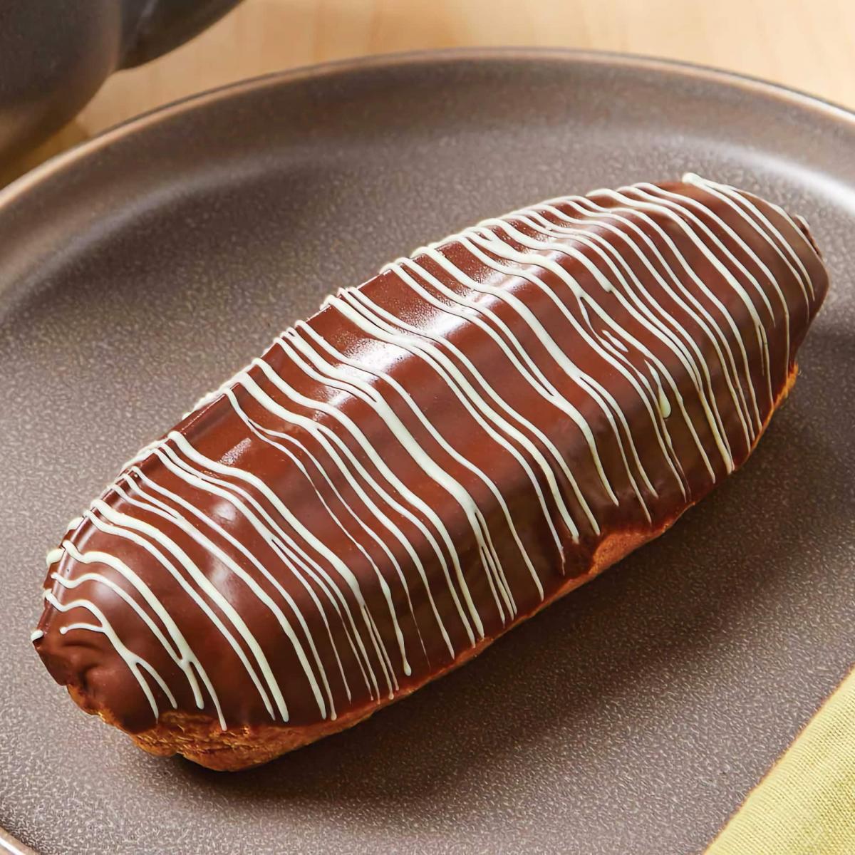 Eclair on a plate